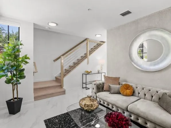 2308 E 4th Ave #101, Hialeah, FL 33013