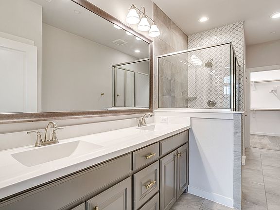 5th image of 1020 Foxglove Ln