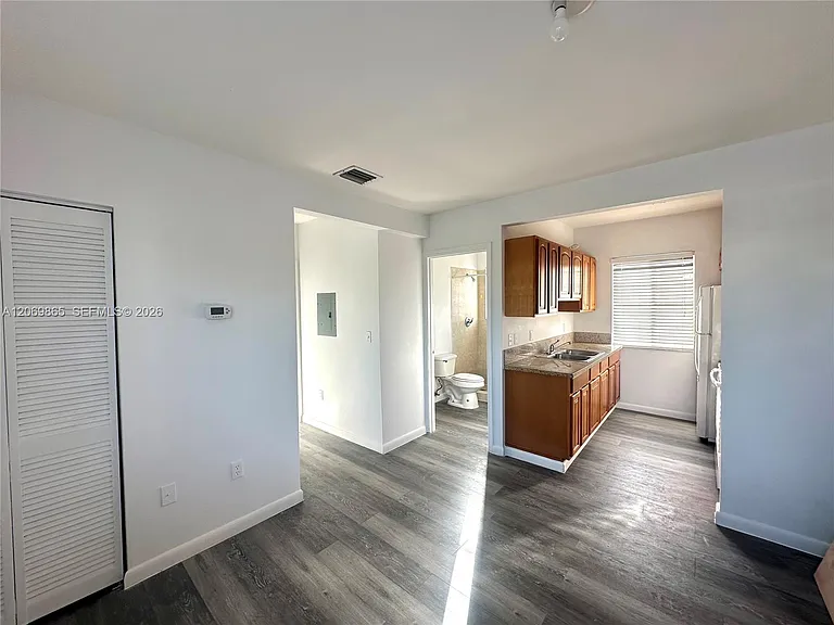 7130 Rue Versailles #10 — Photo 2