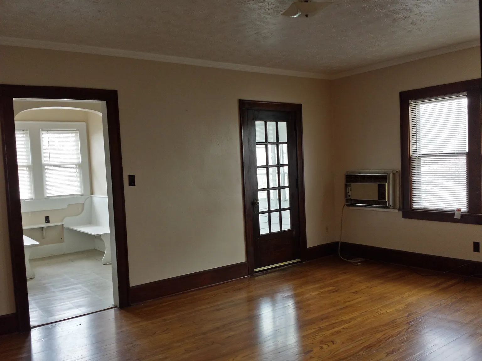 3 bed, 1300 sqft, $1,100 — Photo 3
