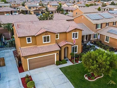 5 bed, 1903 sqft, $2,700 — Photo 2