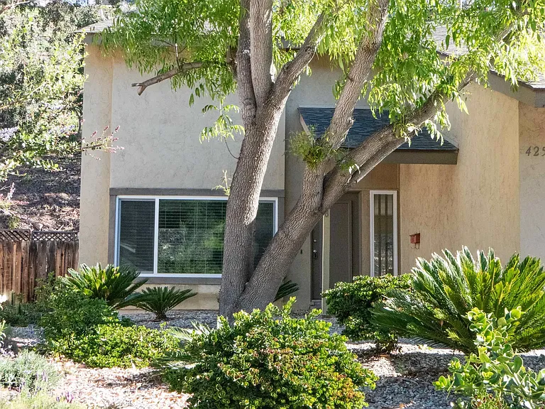 4258 Robbins St — Photo 2