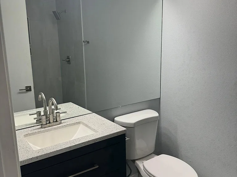 MASTER BATH, 31 INCH VANITY