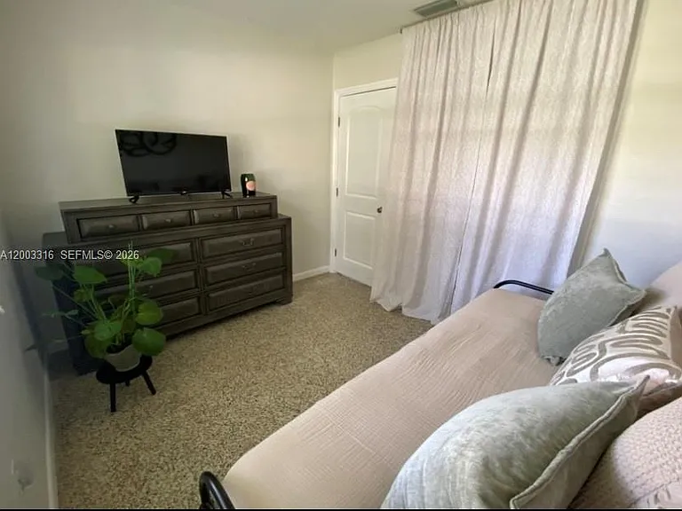 9840 SW 165th Ter — Photo 8