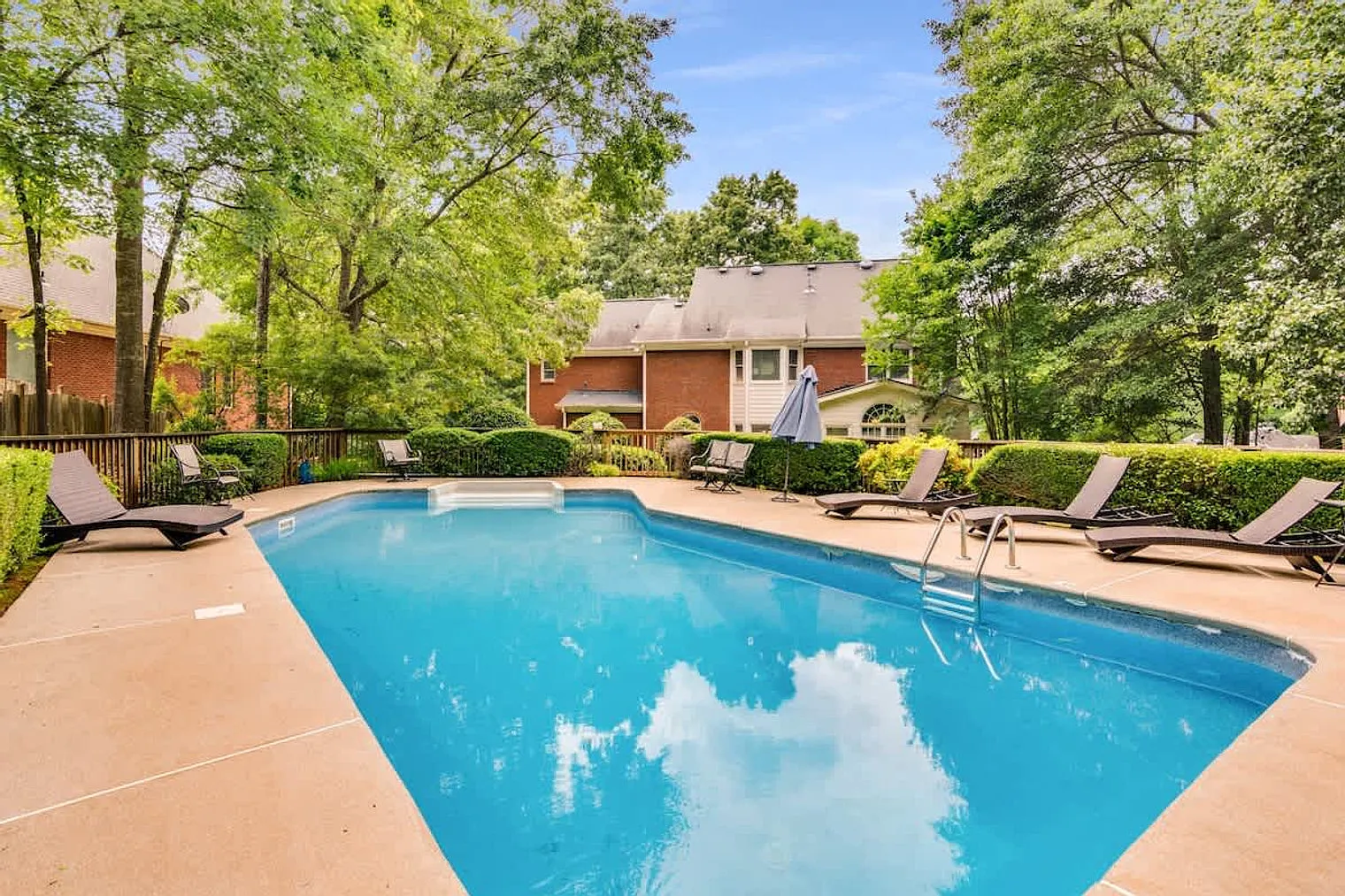 5 bed, 3.0 bath, 3046 sqft, $7,713 — Photo 2