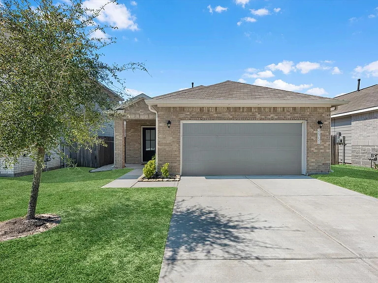 24751 Russet Bluff Trl — Photo 1