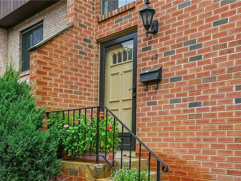 237 Strawberry Hill Ave #42 — Photo 2