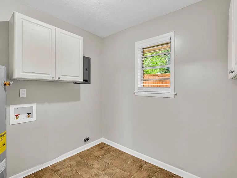 2507 Buckner Ave — Photo 12