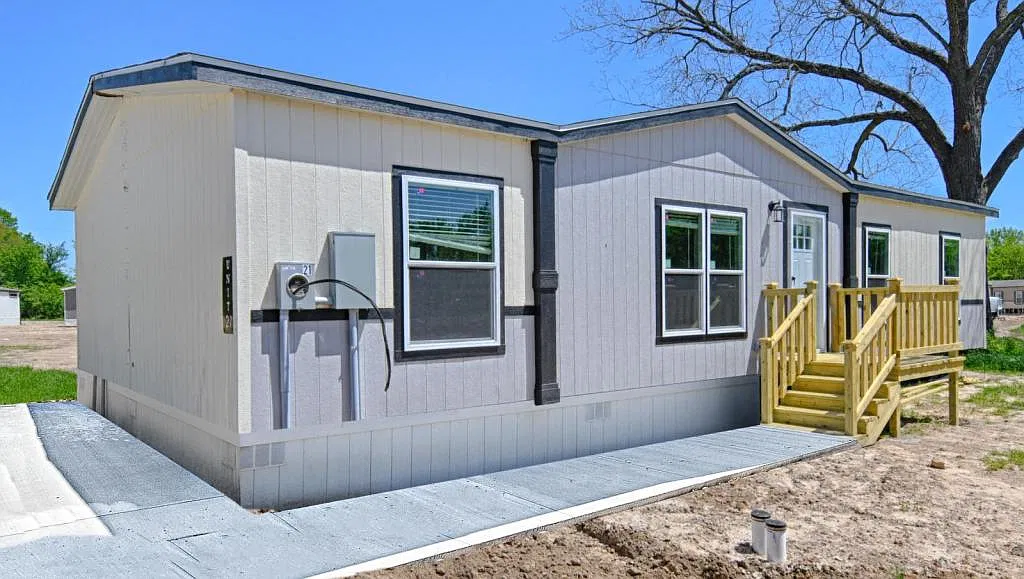 120 FM 1504 — Photo 1