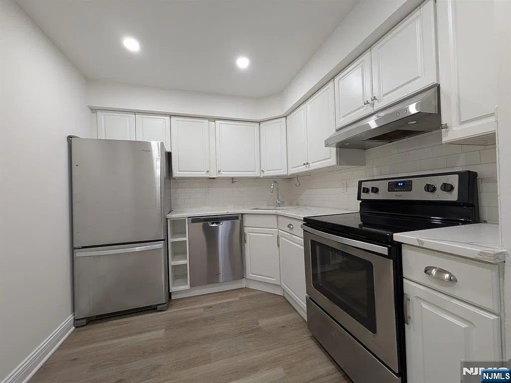 2 bed, 3.0 bath, $3,750 — Photo 2