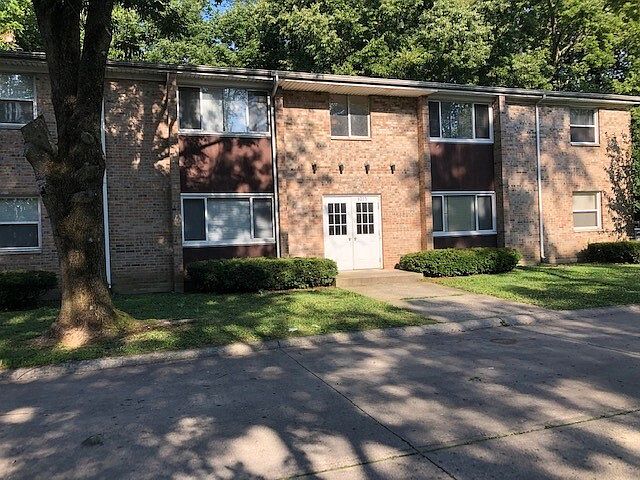 1st image of 3015 Idylwilde Blvd APT 2-C