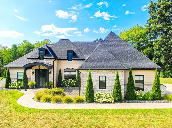 3340 S Parkside Dr, New Castle, PA 16105