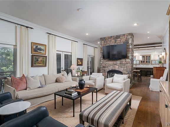 2nd image of 409 Pinnacle Dr