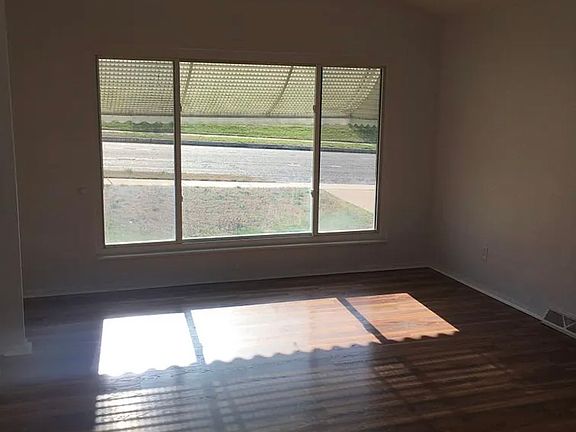 4th image of 337 Sulphur Spring Rd