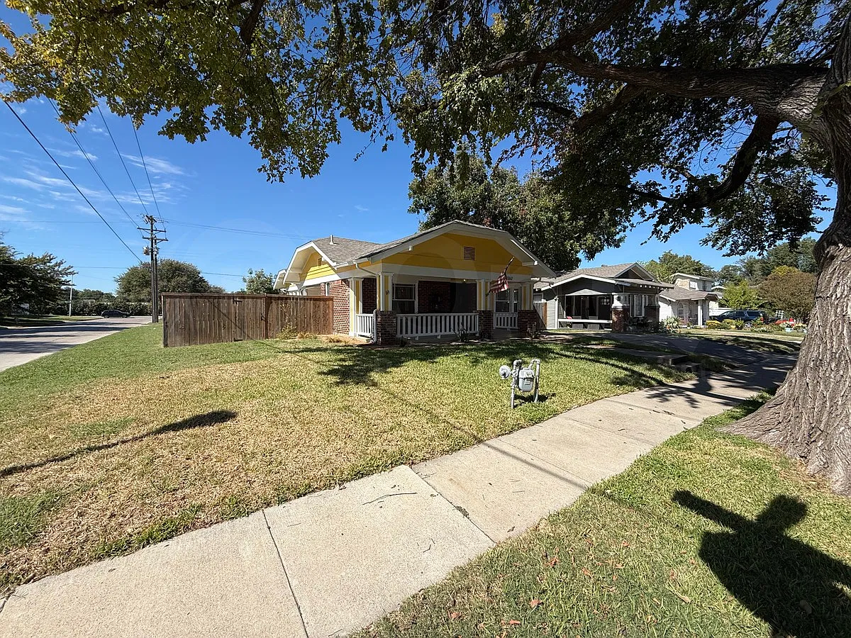3 bed, 2.0 bath, 1619 sqft, $3,000 — Photo 3