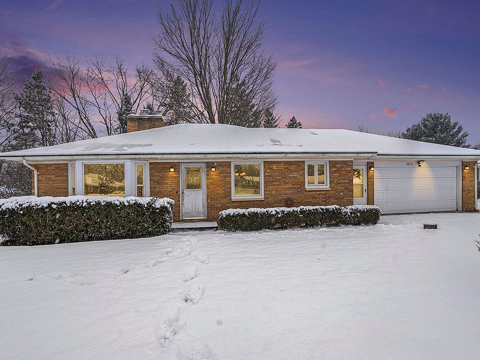 1st image of 2215 Rosewood Ave