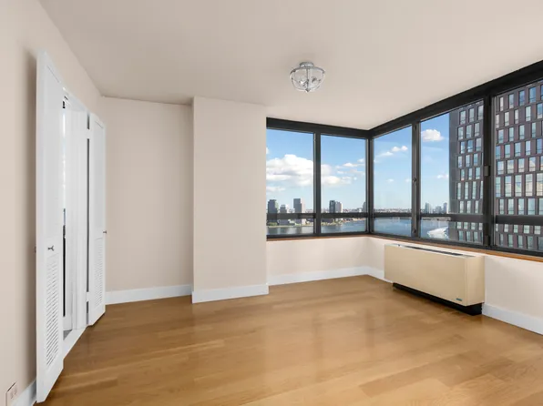 630 1st Avenue image 1 of 7