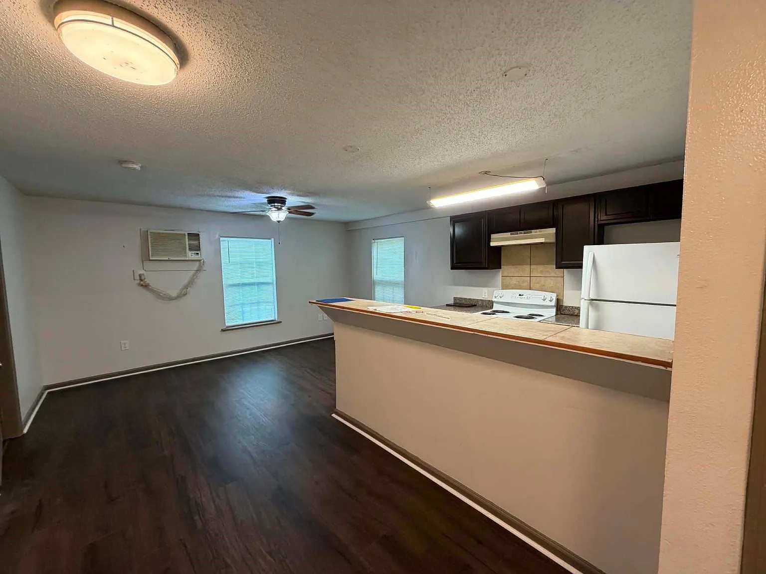 2 bed, 2.0 bath, 900 sqft, $1,295 — Photo 2