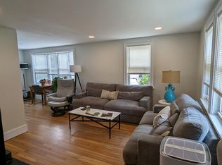 12 Shangri La Ln, Middletown, RI 02842