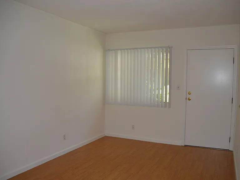 1835 Purdue Ave #8A — Photo 4