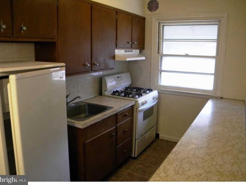 2nd image of 129 Buttonwood St