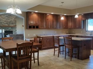 307 6th St SW, Pipestone, MN 56164