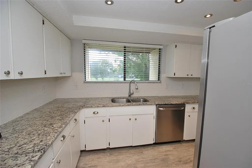 3 bed, 2.0 bath, 1292 sqft, $2,150 — Photo 3