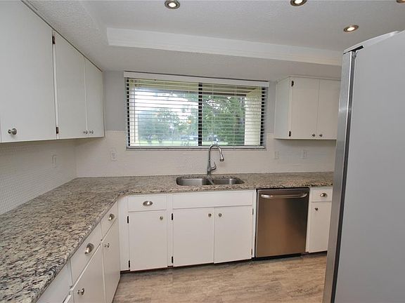3rd image of 212 Caryl Way #212