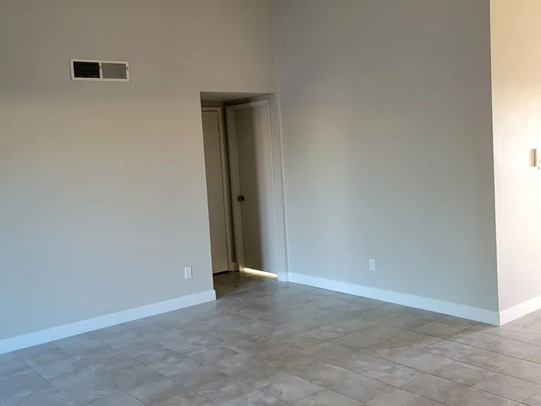8121 N 103rd Dr — Photo 3