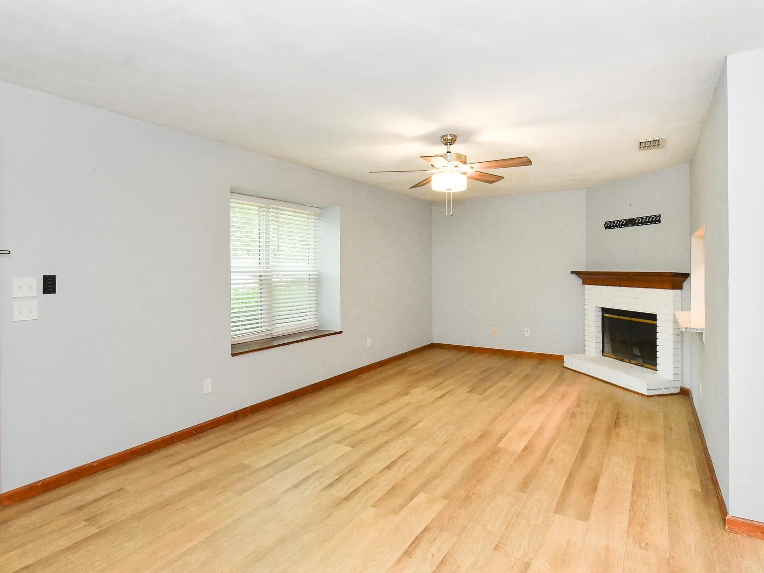 2 bed, 960 sqft, $1,650 — Photo 2