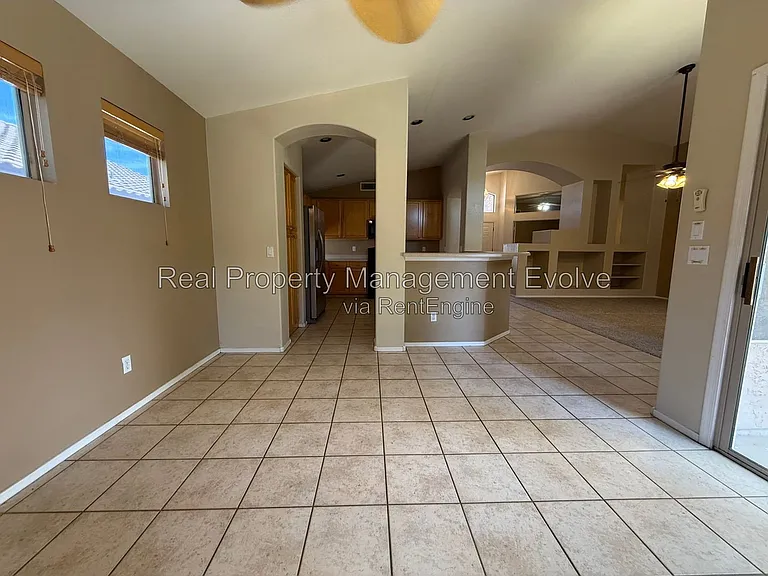 1021 W Park Ave — Photo 11