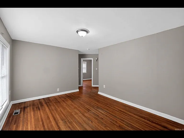 410 W 51st St — Photo 15
