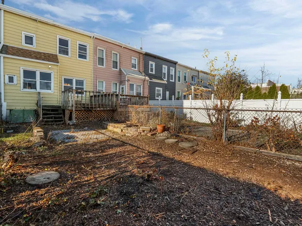 526 Avenue East image 14 of 18