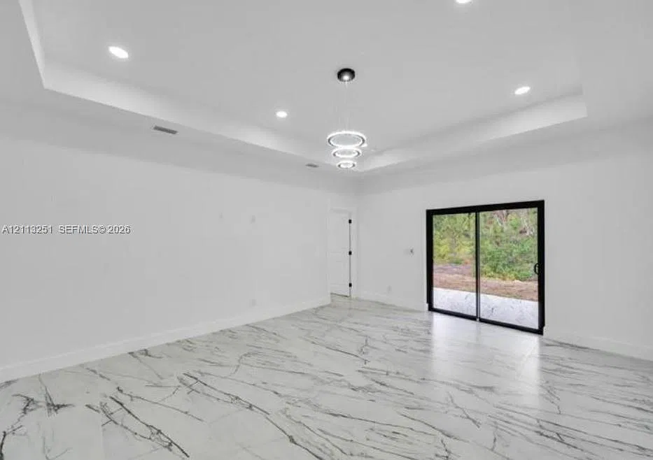 3 bed, 2.0 bath, 1213 sqft, $1,900 — Photo 3