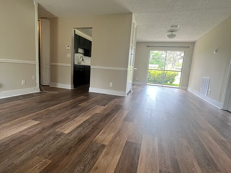 7649 Hillside Dr — Photo 11