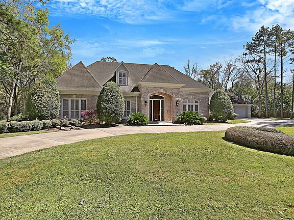 2nd image of 402 Hollow Dr