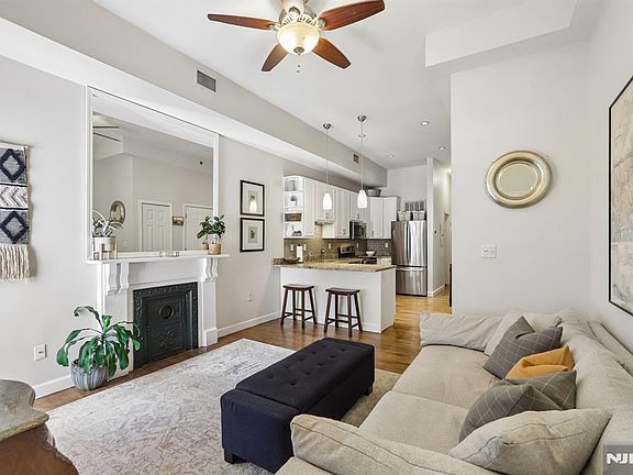 3rd image of 703 Park Ave