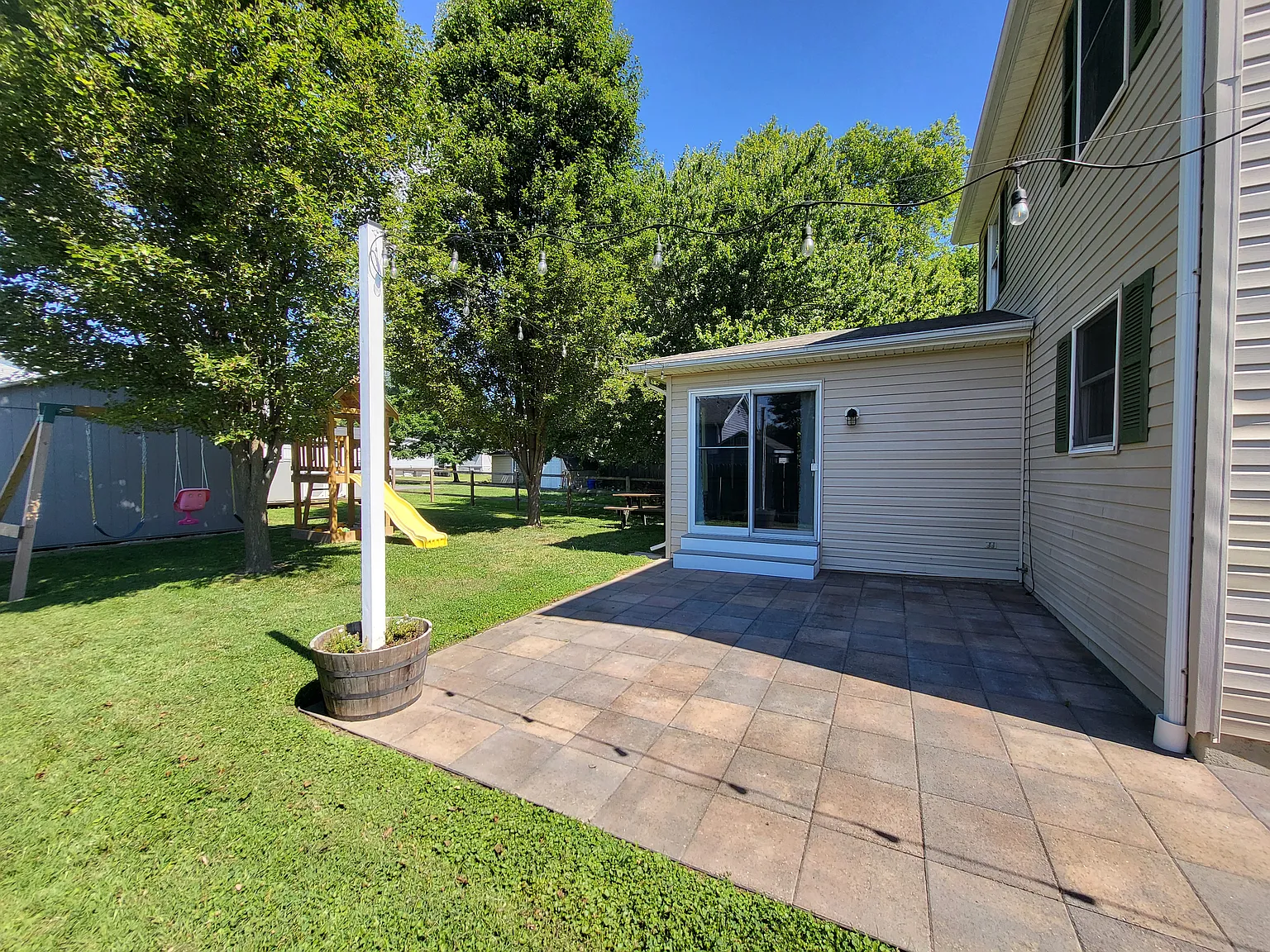 3 bed, 2.5 bath, 1608 sqft, $2,500 — Photo 3