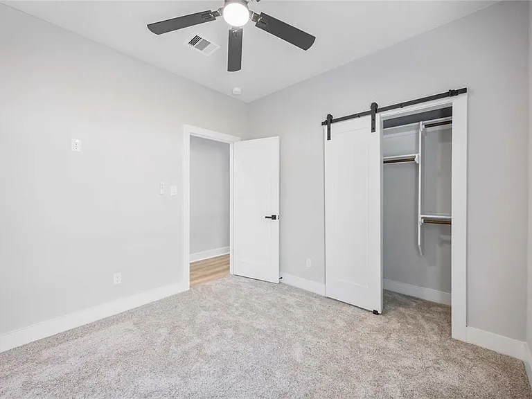 2446 Carmel St #B — Photo 9