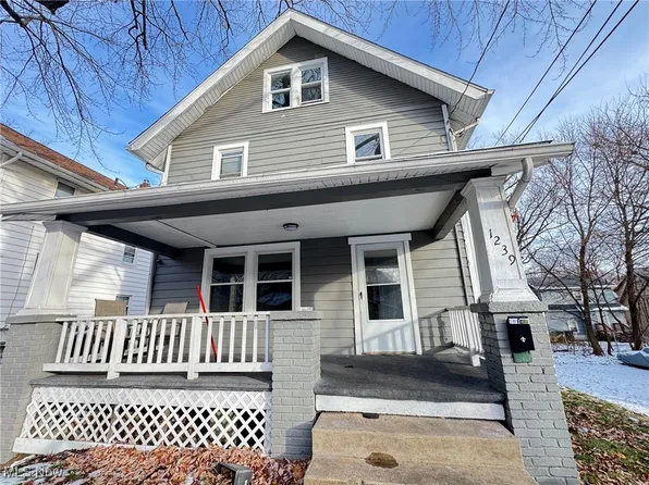 1239 Pondview Ave, Akron, OH 44305