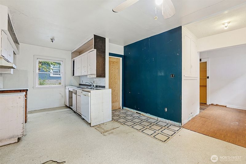 5th image of 3831 Bagley Avenue N