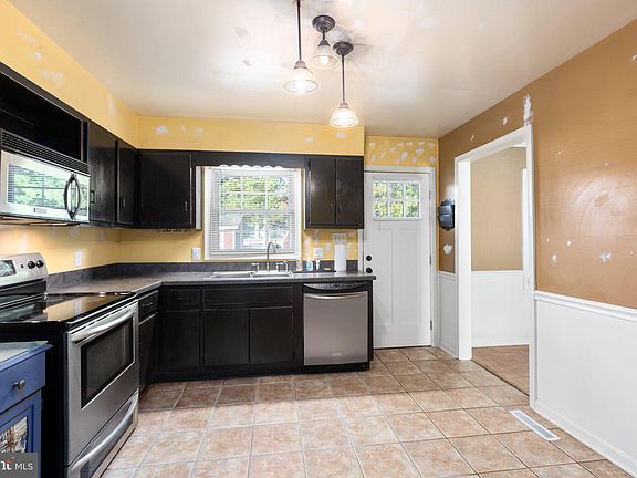 4th image of 29 Briarwood Dr