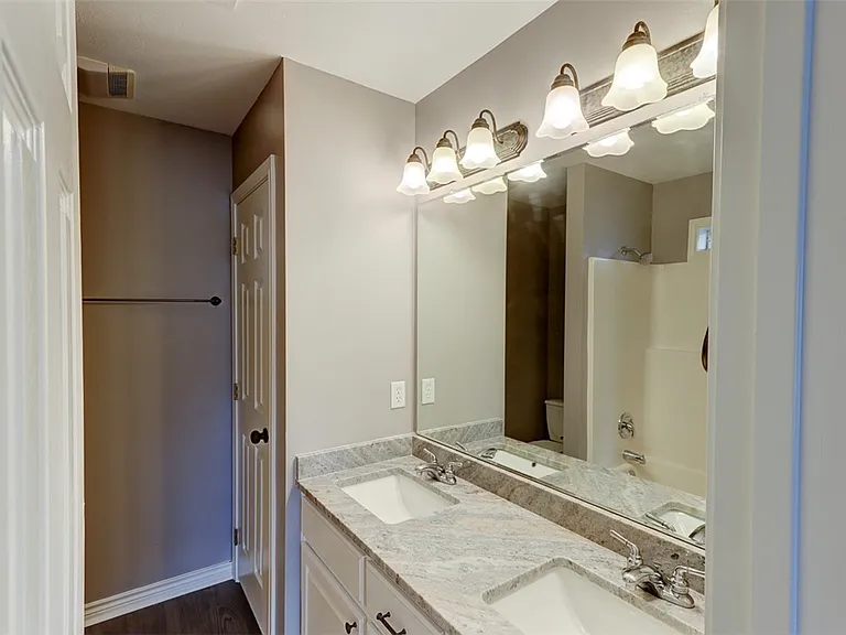 113 Karten Ln — Photo 18