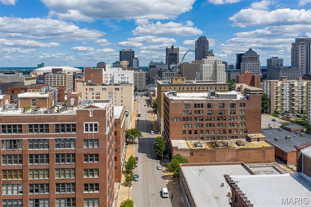 Building Photo - 1611 Locust St #603