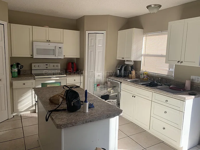 4417 Pembridge Ave — Photo 3