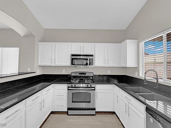 5th image of 1205 Boulder Shore Ave