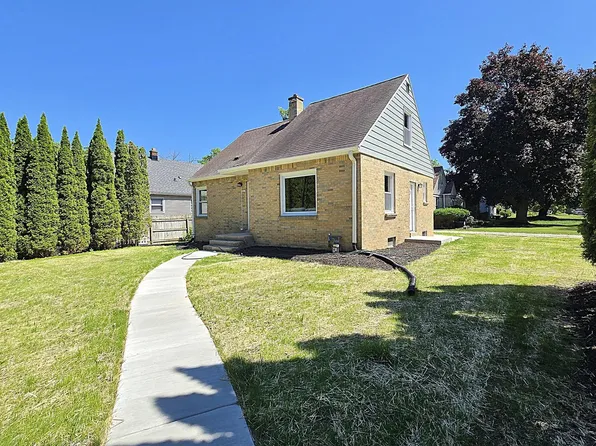 3215 W Oriole DRIVE, Milwaukee, WI 53209