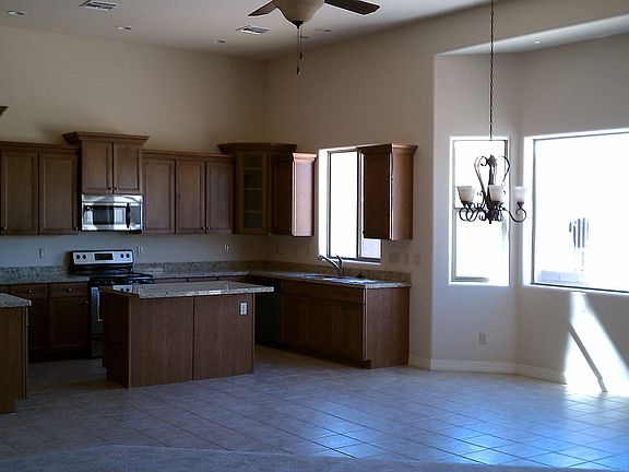 Kitchen & Dining