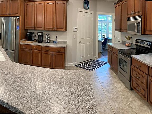 3rd image of 141 Skyline Ct