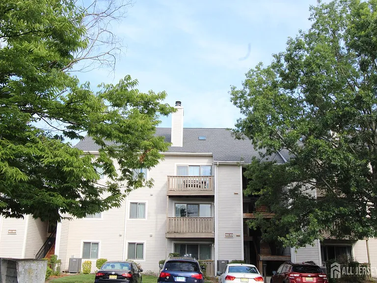 1915 Aspen Dr — Photo 2